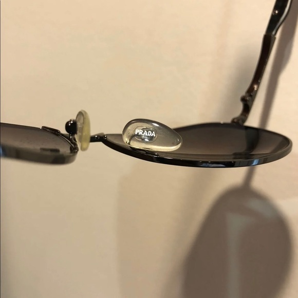 Prada sunglasses - Picture 4 of 8